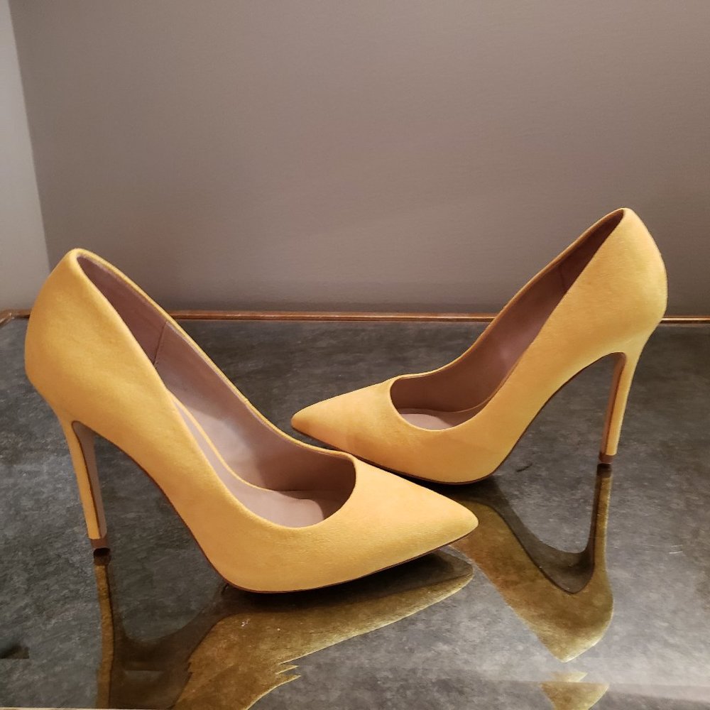 Mix No. 5 Dignity Pumps in Yellow- Never Worn